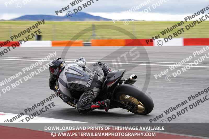 cadwell no limits trackday;cadwell park;cadwell park photographs;cadwell trackday photographs;enduro digital images;event digital images;eventdigitalimages;navarra;no limits trackdays;peter wileman photography;racing digital images;trackday digital images;trackday photos